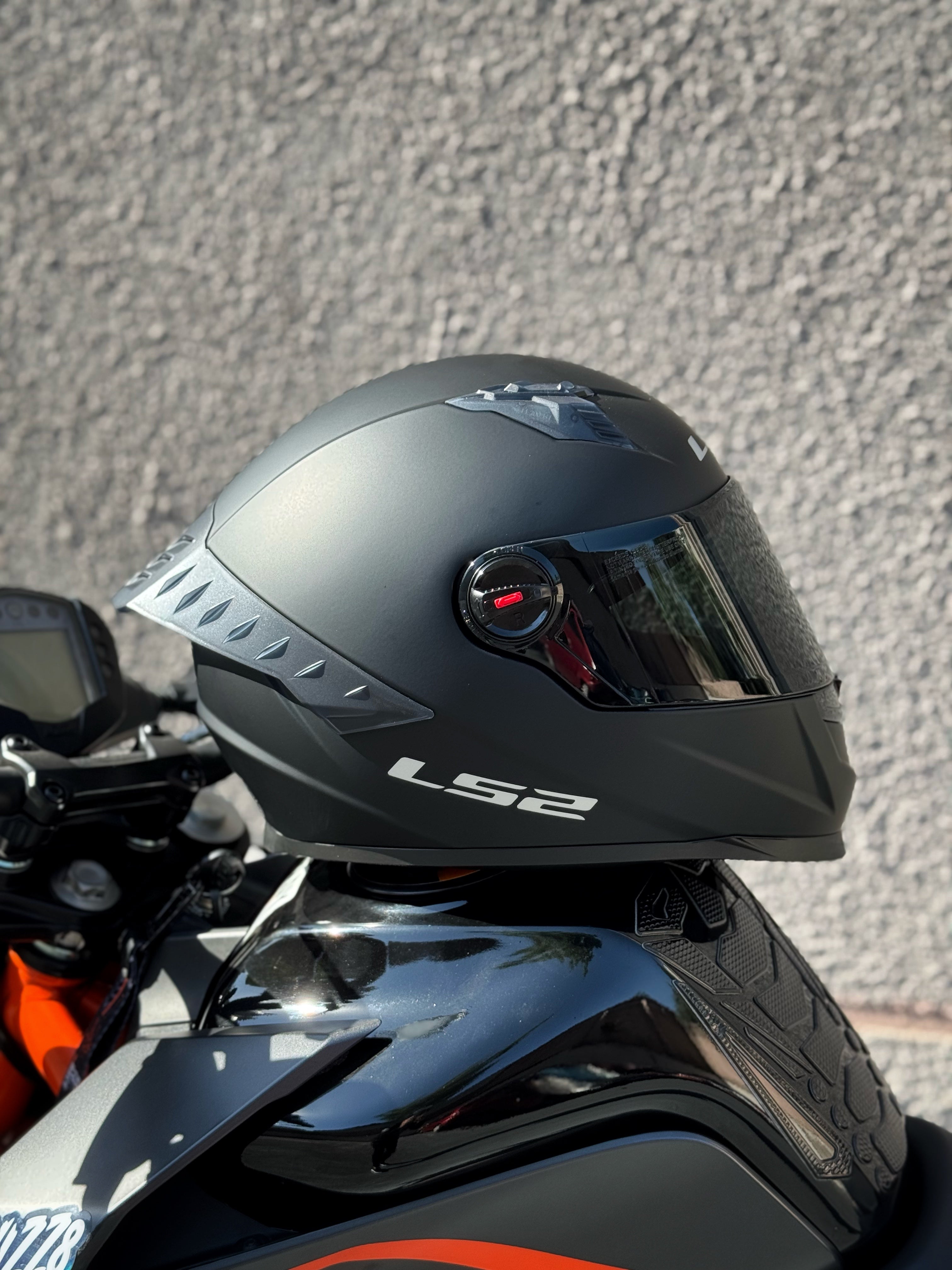 LS2 Cosmos Solid Black Mate- Ecer22.06 (+Mica Negra)